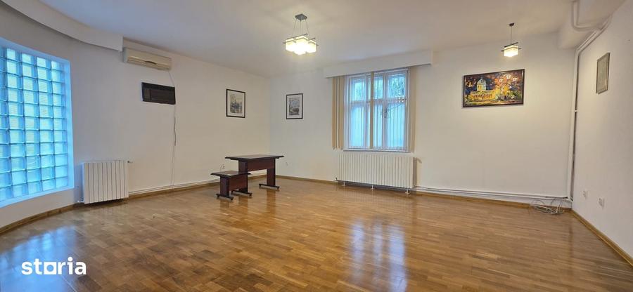 Casă cu 4 camere cu Teren 500 Mp în Far