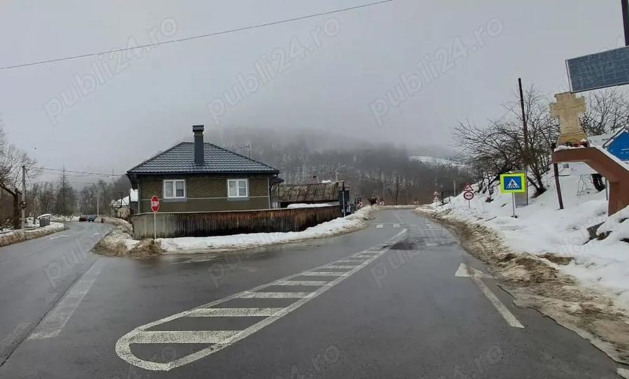 Casă cu Teren 350 Mp în Cerbu