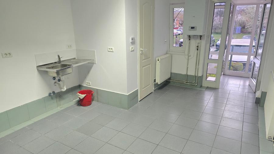 Inchiriez spatiu in Deva, zona Spitalul Judetean, suprafata utila  20 mp - 5