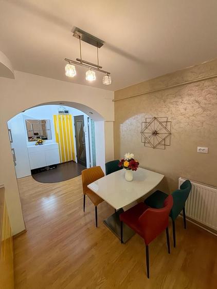 Apartament cu 3 camere decomandat în Central