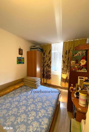 Apartament cu 3 camere semidecomandat în Craiovița Nouă
