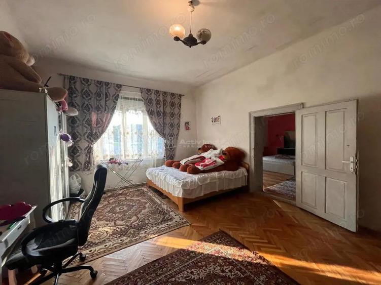 Sacu, Casa 426 Mp. Construiti, 6.500 Mp. Teren - 2