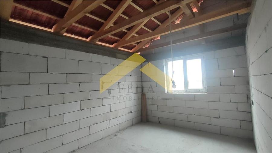 Casa la rosu de vanzare in localitatea Fantanele - 6