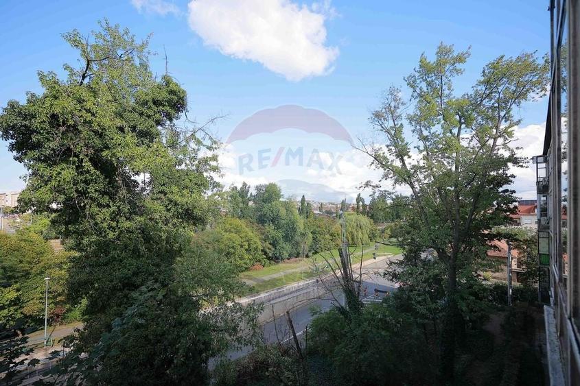 Apartament 3 camere, ultracentral, pod Decebal, et. 3, de vânzare - 32