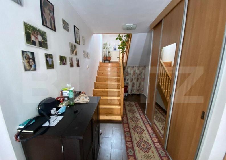 Casa de 284 mp, impartit in 3 apartamente, teren 503 mp, Gri - 4