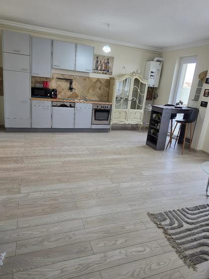 Apartament cu 2 camere decomandat în Giroc
