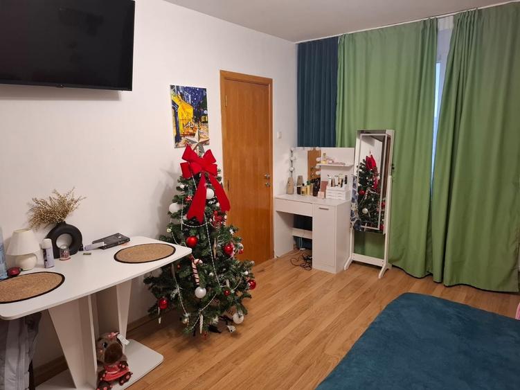 Garsonieră decomandată în Titan