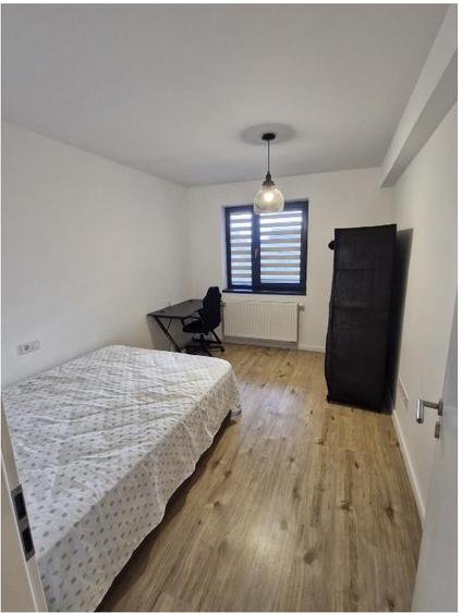Apartament cu 3 camere decomandat în Tractorul