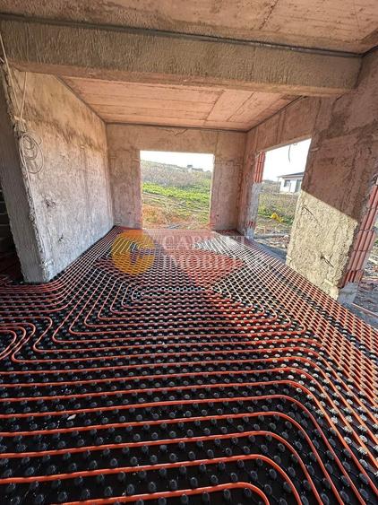 Casă individuală cu 4 camere cu Canalizare în Valea Adâncă