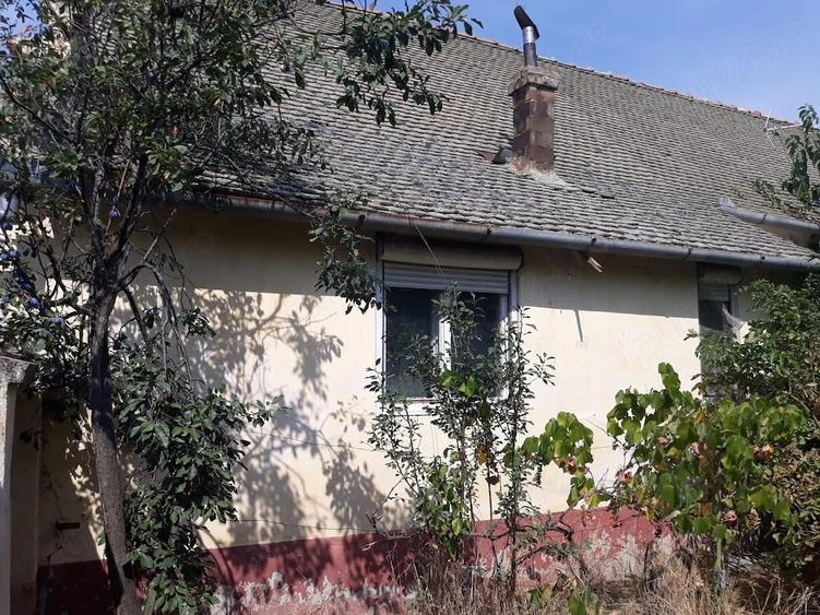 Casă cu 5 camere cu Teren 2845 Mp în Central