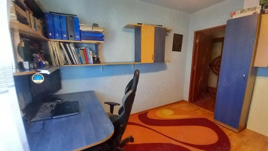 Apartament cu 3 camere decomandat în Central