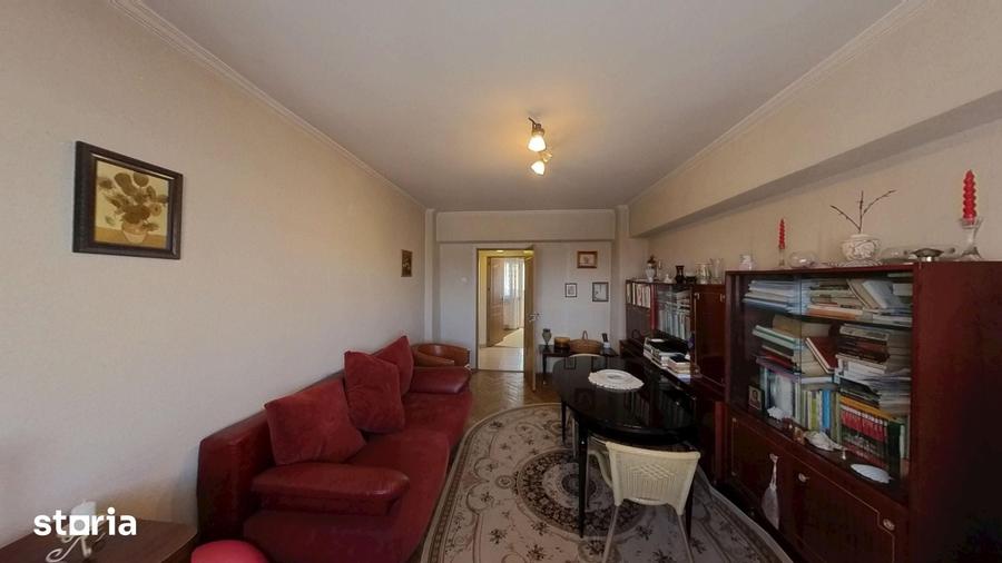 Apartament cu 4 camere decomandat în Central