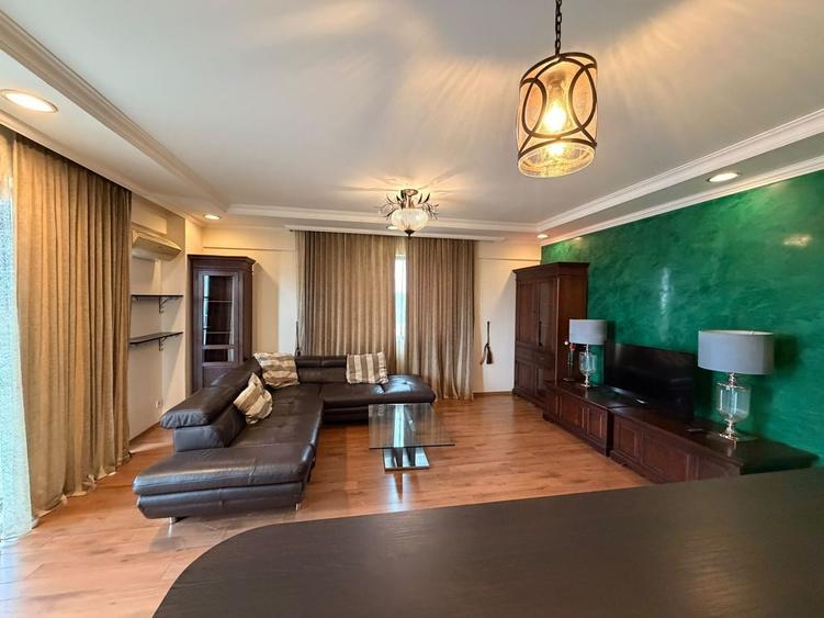 Apartament cu 3 camere semidecomandat, mobilat în Pipera