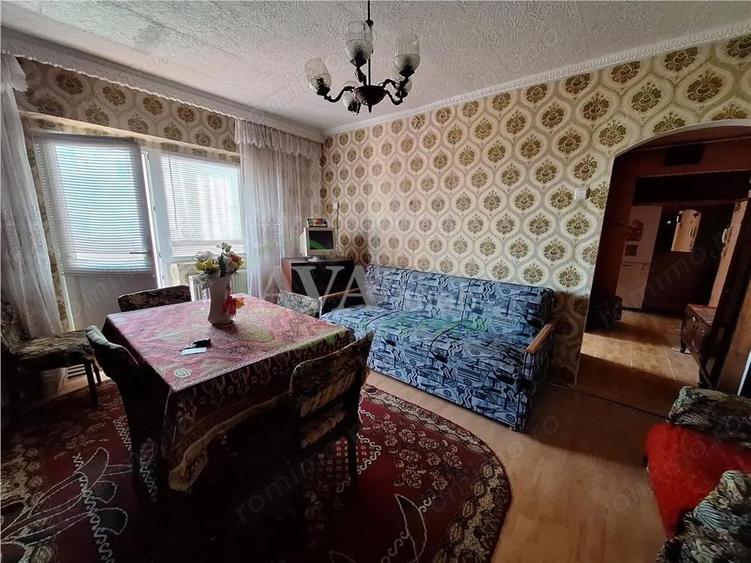 Apartament cu 3 camere semidecomandat în Central