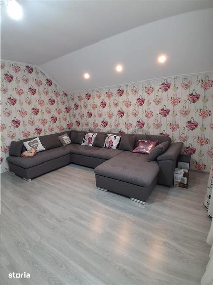 Casă cu 6 camere cu Teren 1073 Mp în Sânmartin