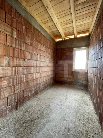 Duplex cu 5 camere cu Canalizare în Dâmbul Rotund