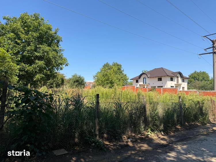 Teren de 1100 mp, în Bercu Roșu