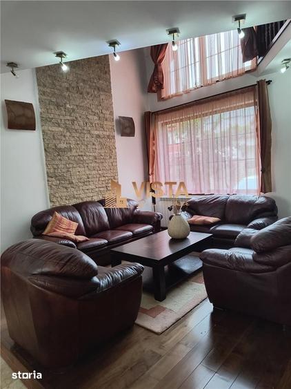 Casă cu 5 camere cu Teren 425 Mp în Florilor