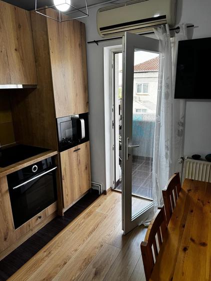 Apartament cu 3 camere decomandat în Lipovei