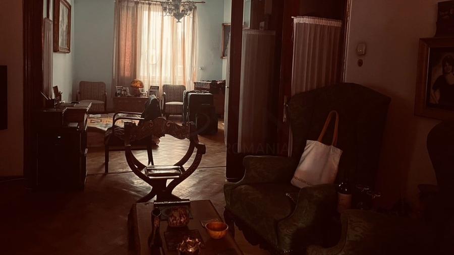 Apartament cu 4 camere semidecomandat în Armeneasca