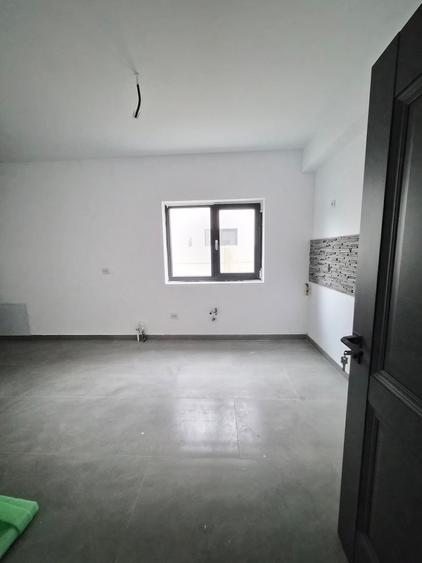 Duplex cu 5 camere cu Canalizare în Haliu