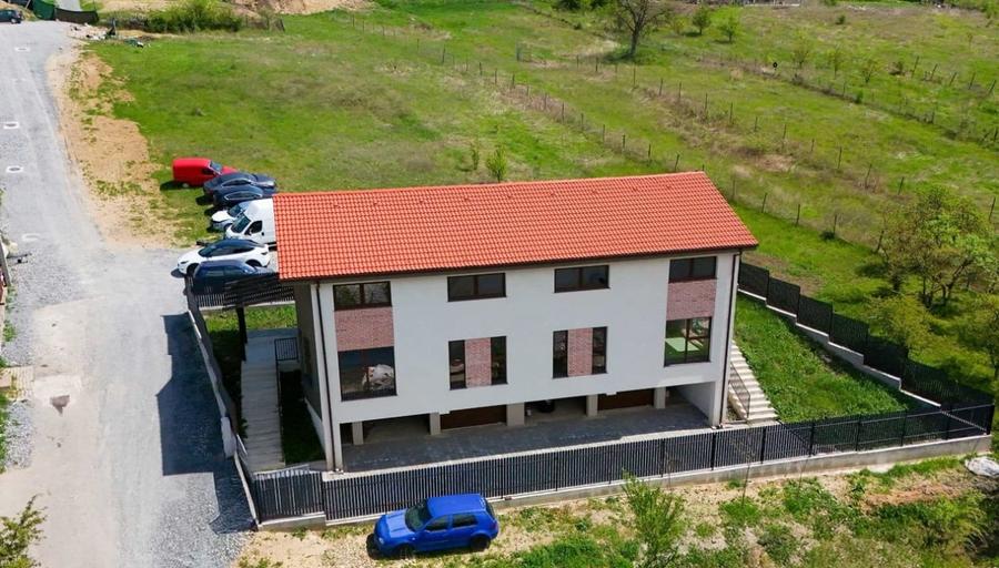 Duplex modern în zona Oașului, ideal pentru o familie, investiție - 1
