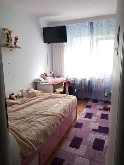 Apartament decomandat 3/8, Calea Mosilor - 4