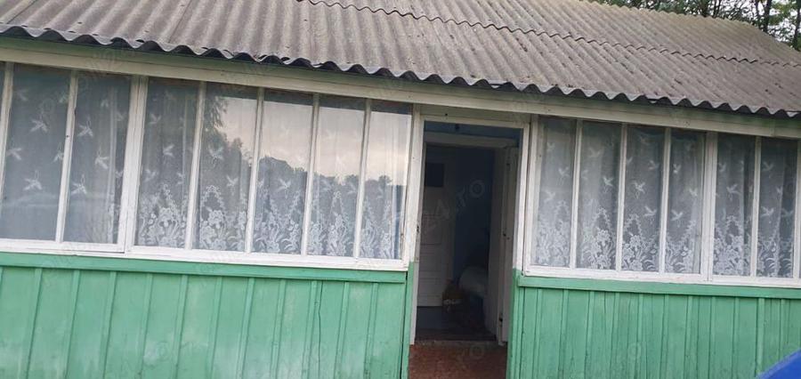 Casa, grajd, gradina plus dependinte - 1