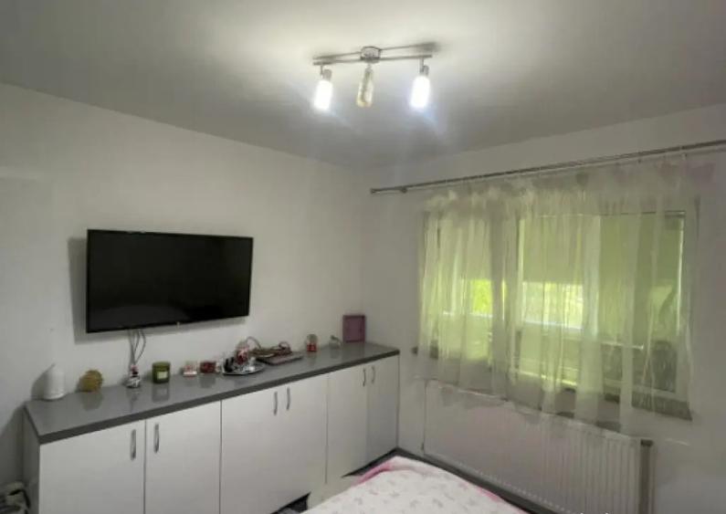 Apartament de 3 camere, 64 mp, parter, balcon, iesire gradin - 4