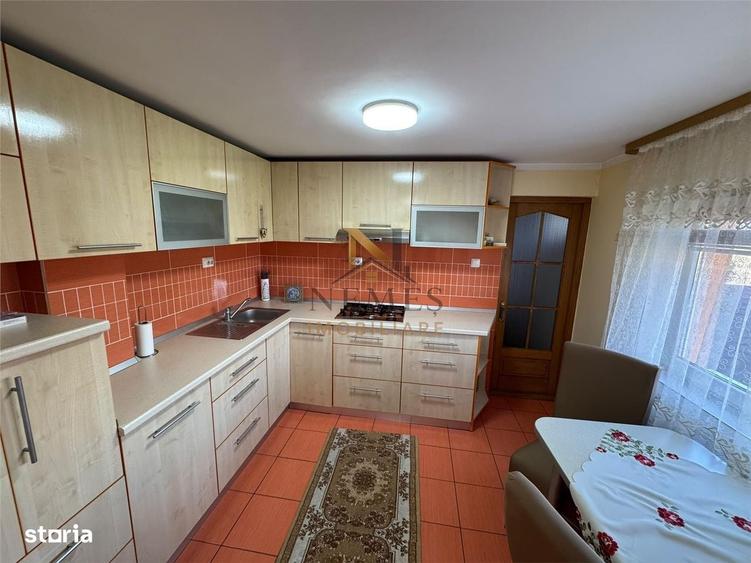 Casă cu 4 camere în Central