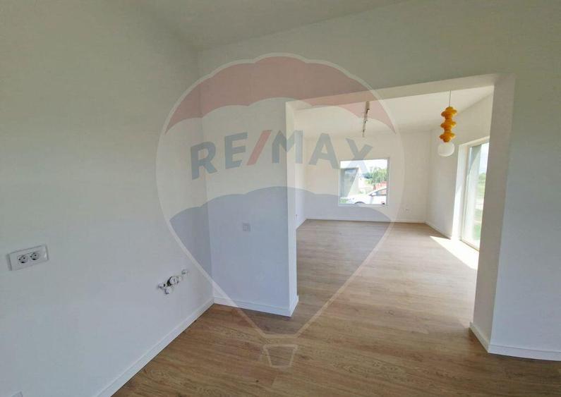 Casa / Vila - 132,5 mp , teren - 264 mp / zona Carcea - 10