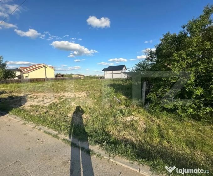 Teren intravilan de vanzare, 1319 mp, front 13,09 m, toate u - 1
