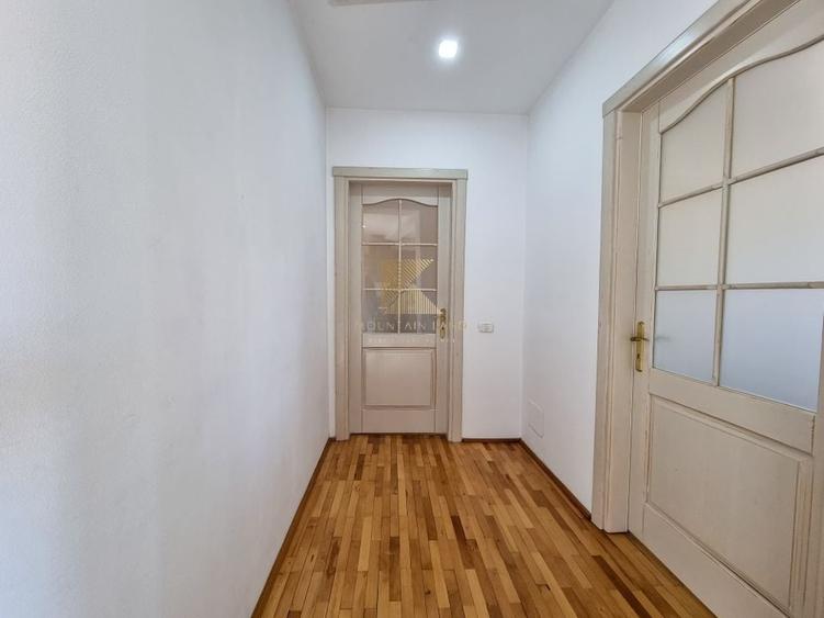 Apartament cu 3 camere decomandat, mobilat în Centrul Istoric