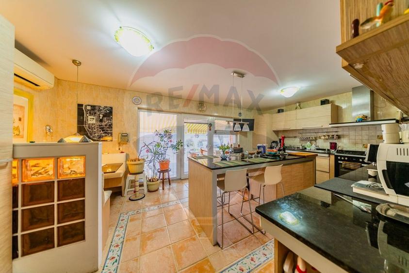 Vilă cu 4 camere de vânzare 921 mp zona Subcetate,Arad - 16