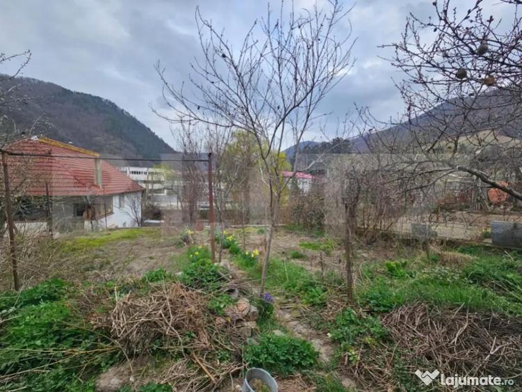 Casa spa?ioasa cu 4 camere, bucatarie de vara ?i tere - 3