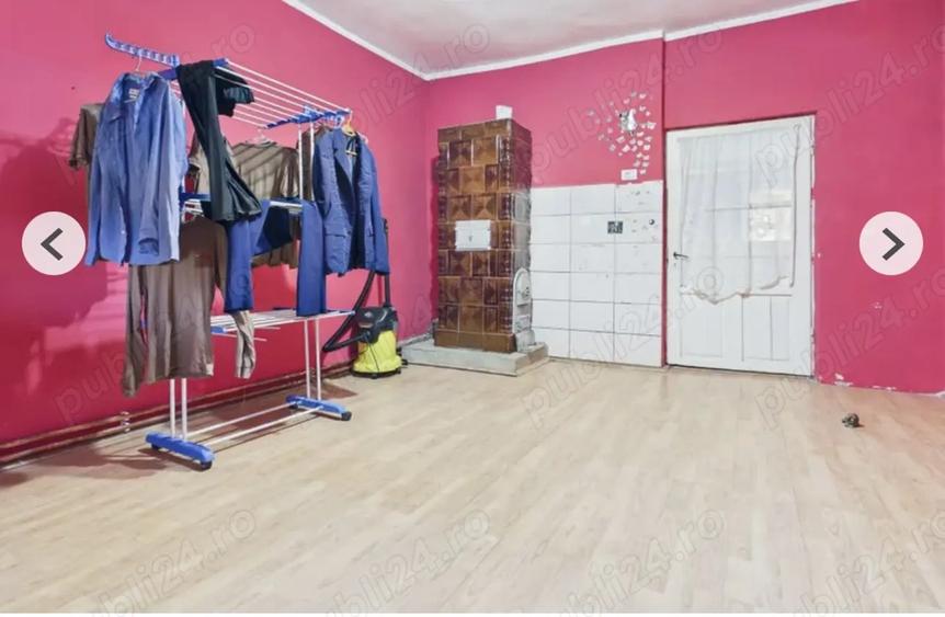 Vand casa batraneasca in centrul satului Urseni - 8
