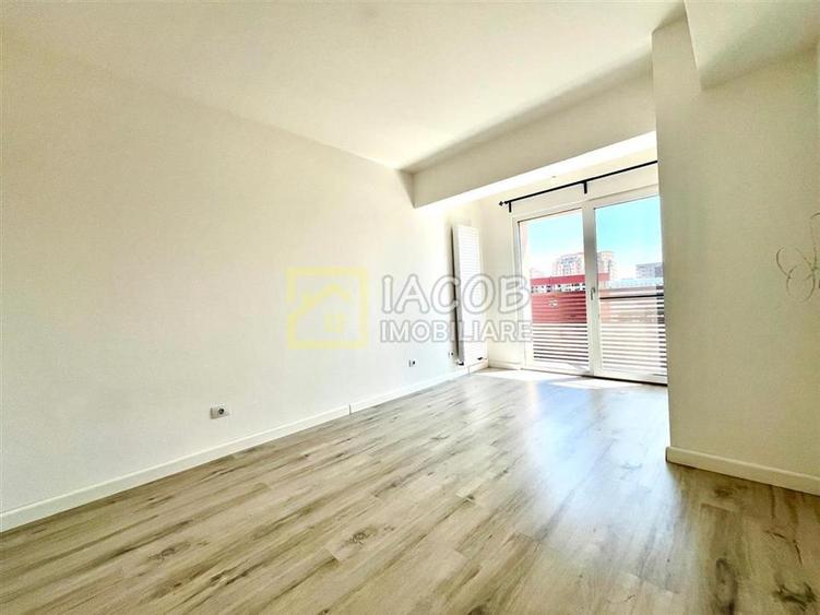 Apartament cu 3 camere semidecomandat, mobilat în Ștefan cel Mare