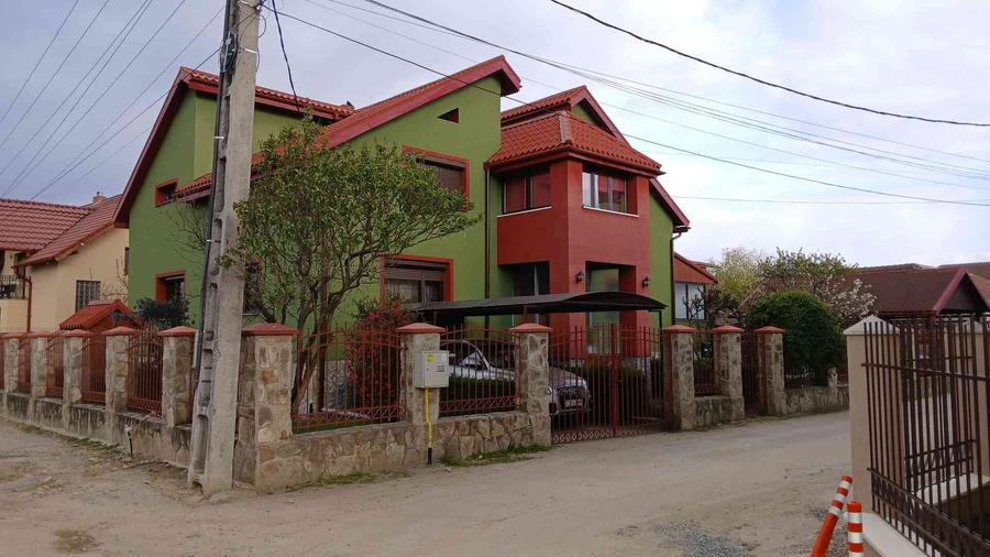 Casa cu 7 camere in zona rezidentiala - 2