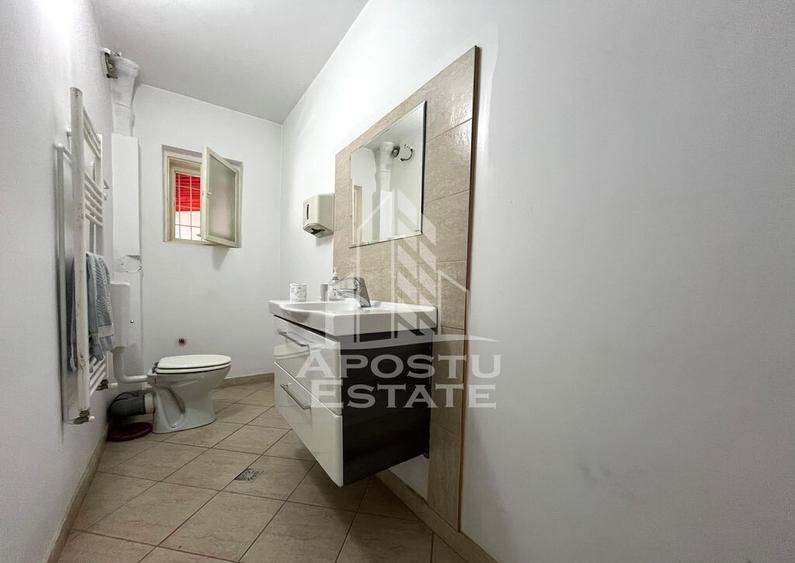 Casa cu 5 camere, 2 bai, pretabila pentru birouri. Girocului - 7