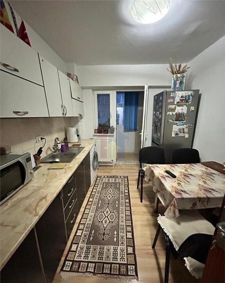 Ap. 3 cam, conf 1, decomandat, Radu Negru, etaj 3 - 5