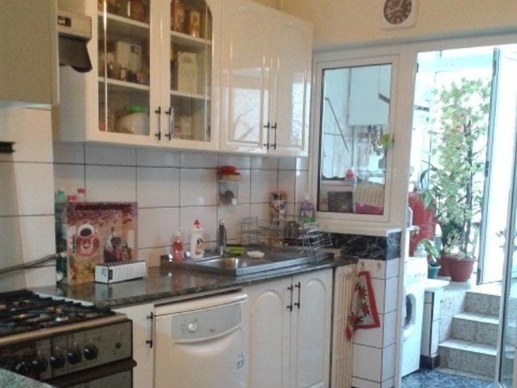 Casă individuală cu 5 camere cu Teren 100 Mp în Dorobanți