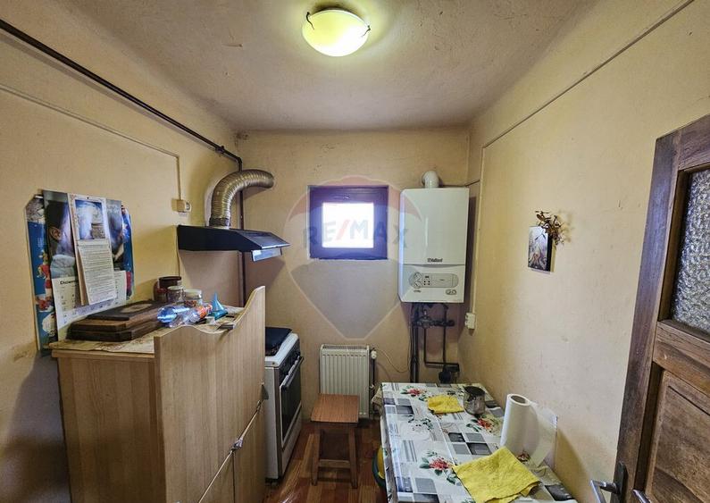 1/2 - Casa de vanzare + teren 472 mp - 2