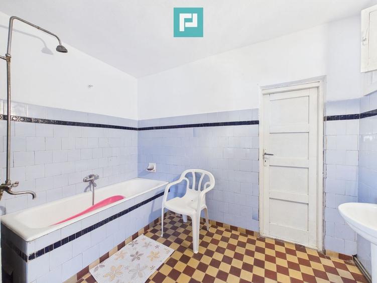 Casă solidă cu 5 camere in localitatea Almaș, Arad - 16