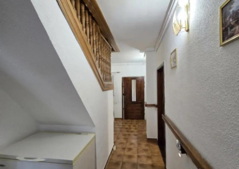 Casa spa?ioasa cu livada ?i vedere spre padure Fil - 16