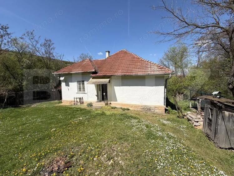 Casa cu 3 camere ?i un teren de 5000 mp - 3