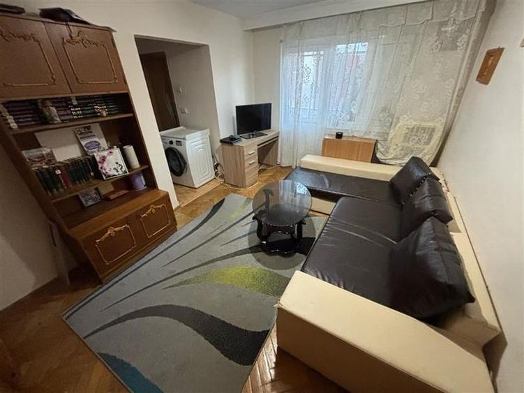 Zona Miron Costin - apartament 3 camere - etajul 2 - 1