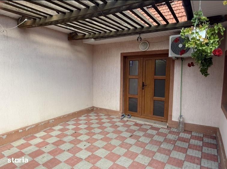 Casă cu 4 camere cu Teren 780 Mp în Tuzla