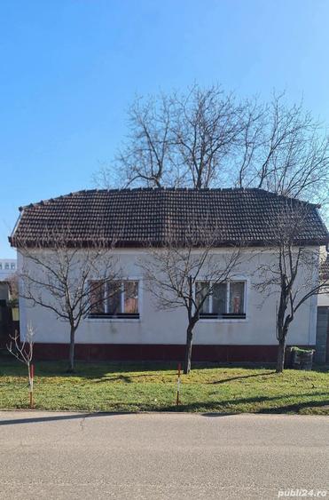 Casa in centrul comunei - 1