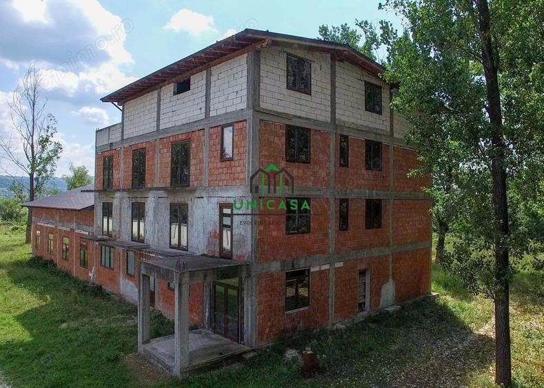 Pensiune de Vanzare cu Priveli?te Panoramica catre Raul Olt - 6