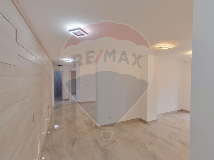 Apartament cu 4 camere de vanzare,  str. 1 Decembrie 1918 - 1